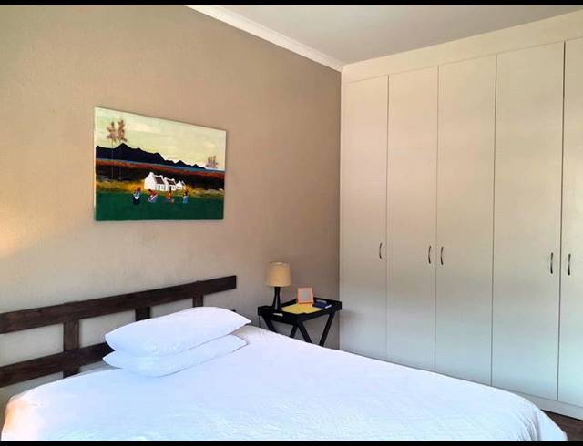 2 BEDROOM PROPERTY TO RENT IN FISH HOEK